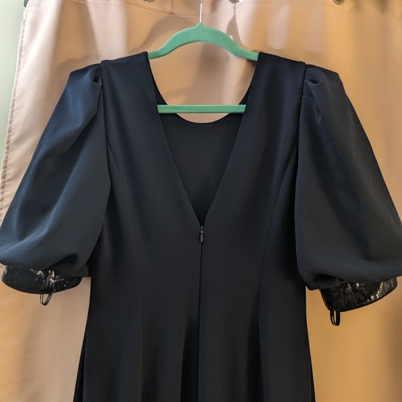 Calvin Klein Sequined-Sleeve V-Back Gown in Black Size 8 - Picture 9 of 12